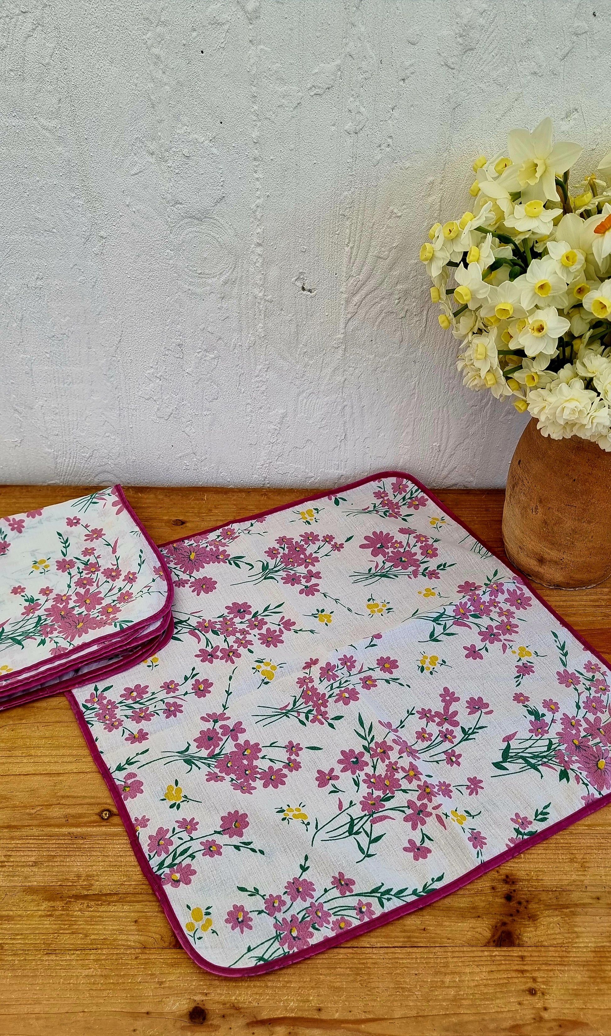 Set of 5 table napkins from the 1970s.