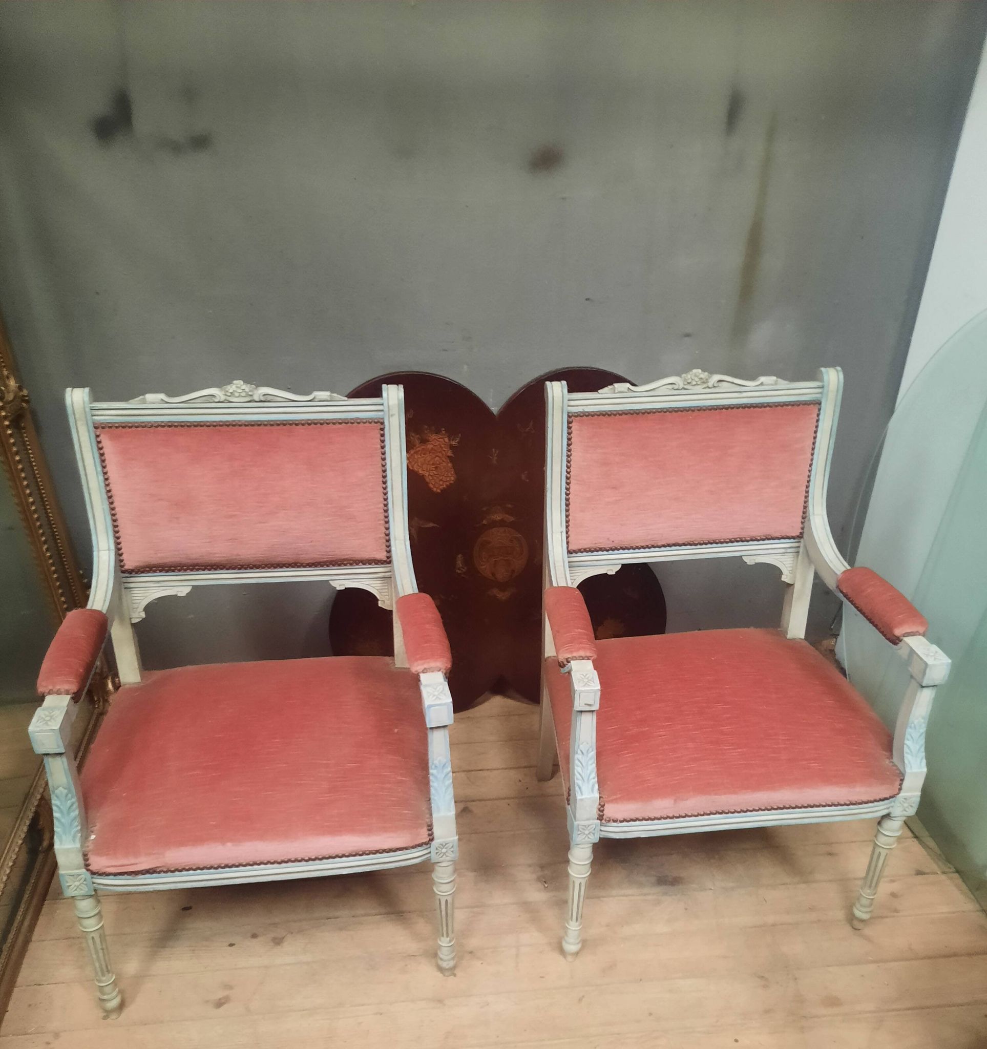 Paire de fauteuil de style Louis XVI