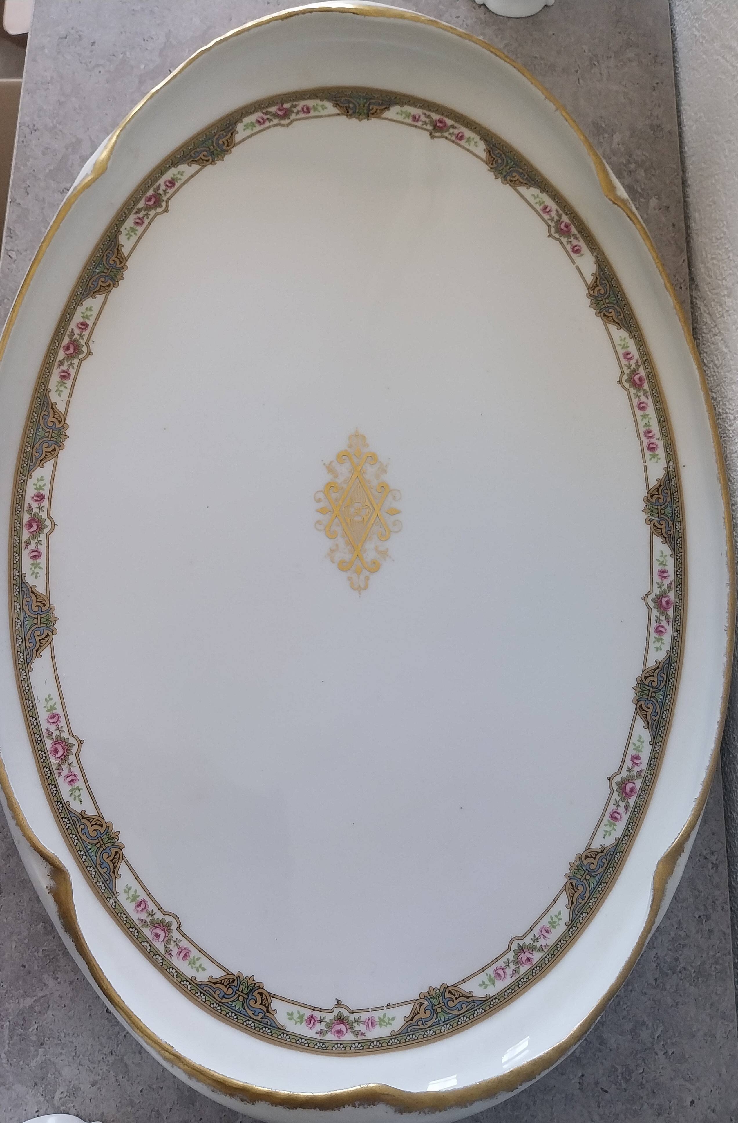 Coffee and tea service for two with its tray in Limoges porcelain.