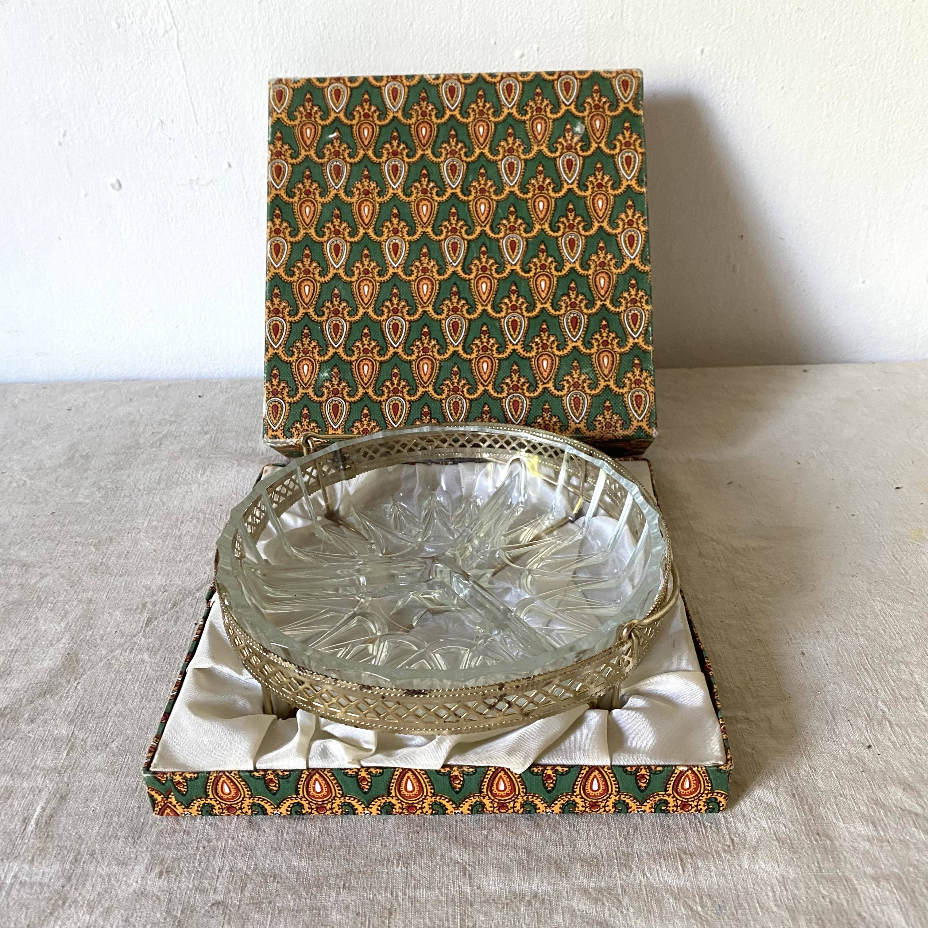 70s aperitif serving dish