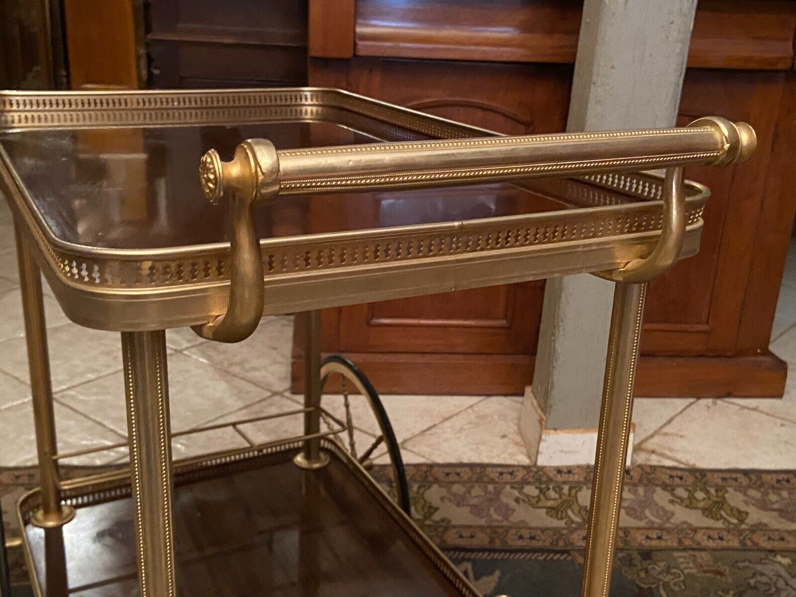 Servant table in gilded metal and mahogany mid-twentieth century