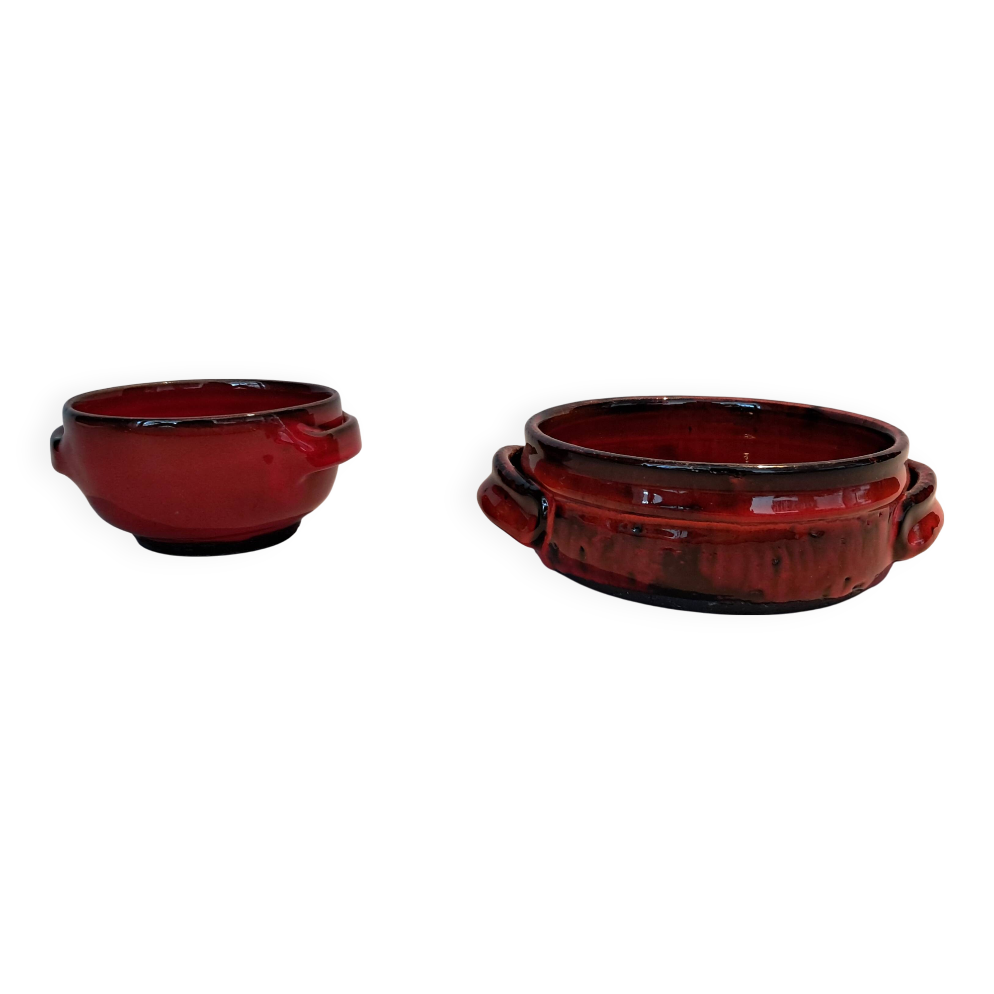 Red ceramic pieces by Gérard Hoffman (1917/1965).