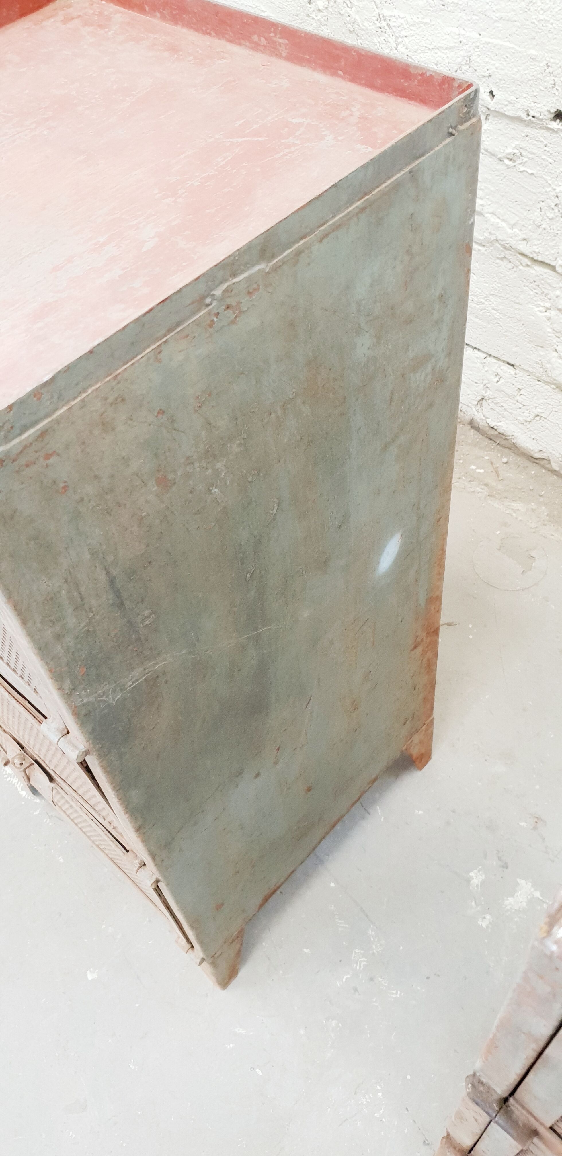 4 industrial workshop maids