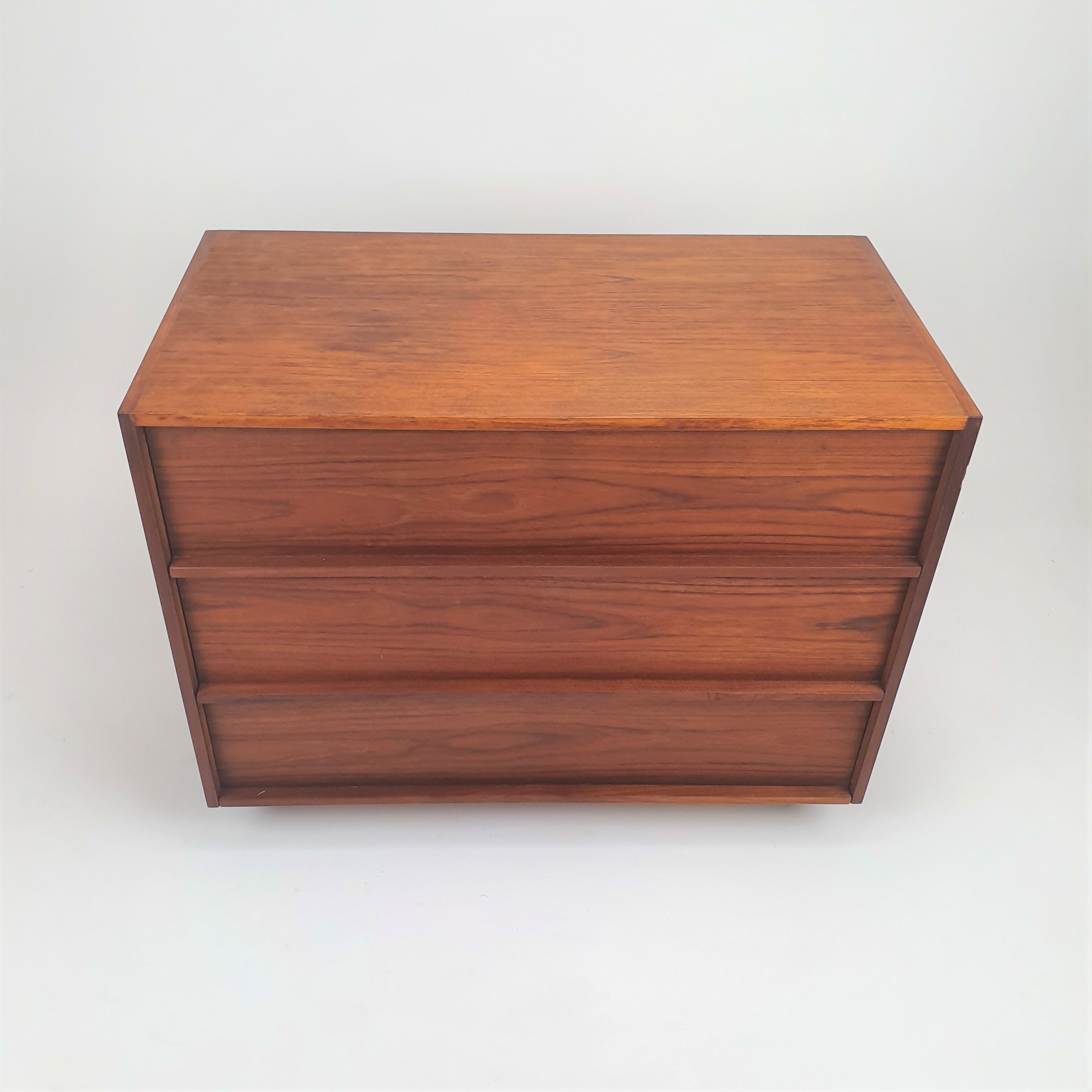 Commode danoise en teck, années 50