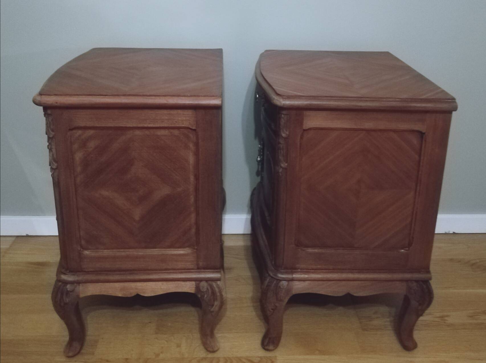 Paire de tables de chevets en acajou