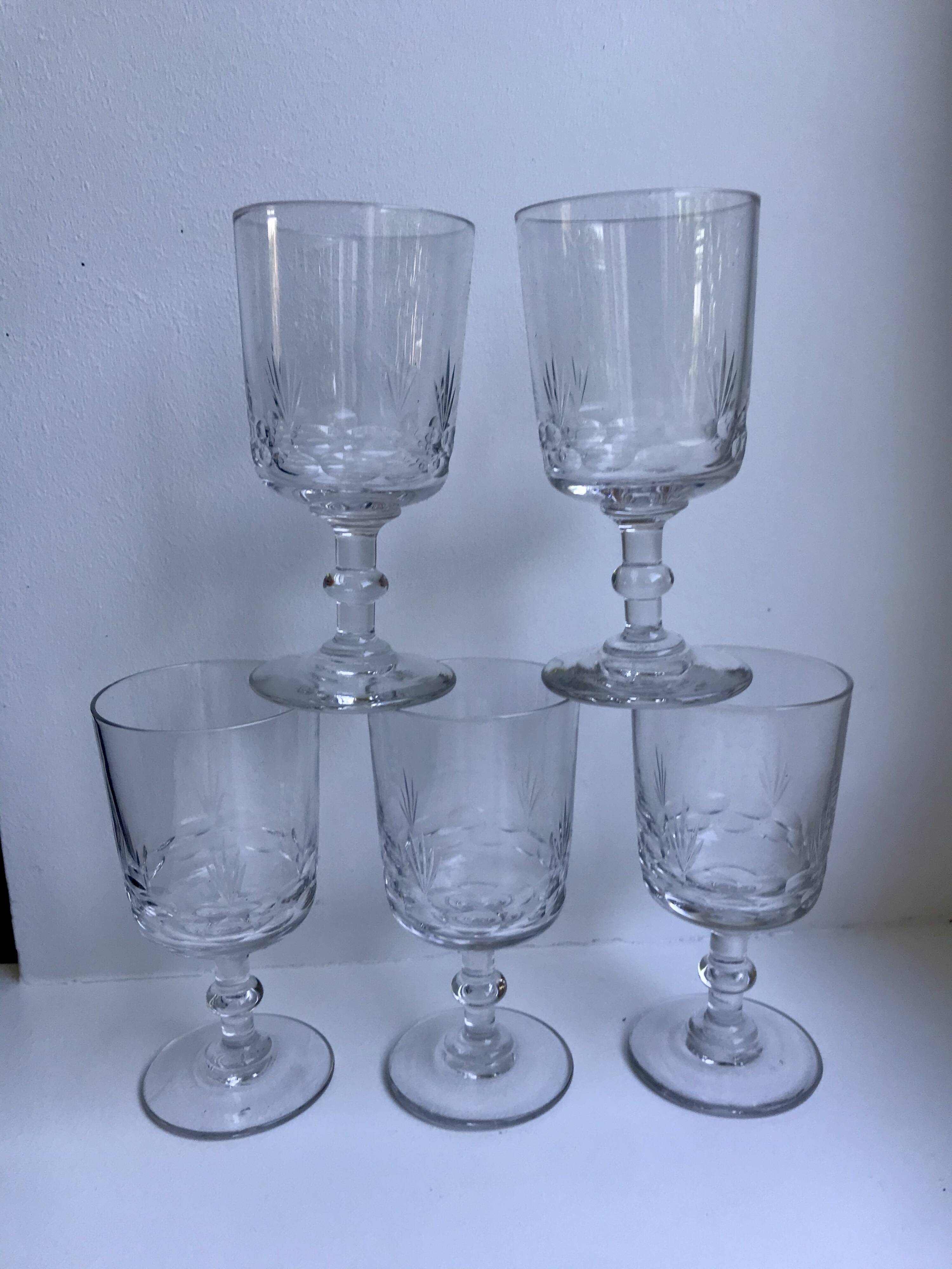 Set of 5 small crystal wine glasses engraved 50-60s