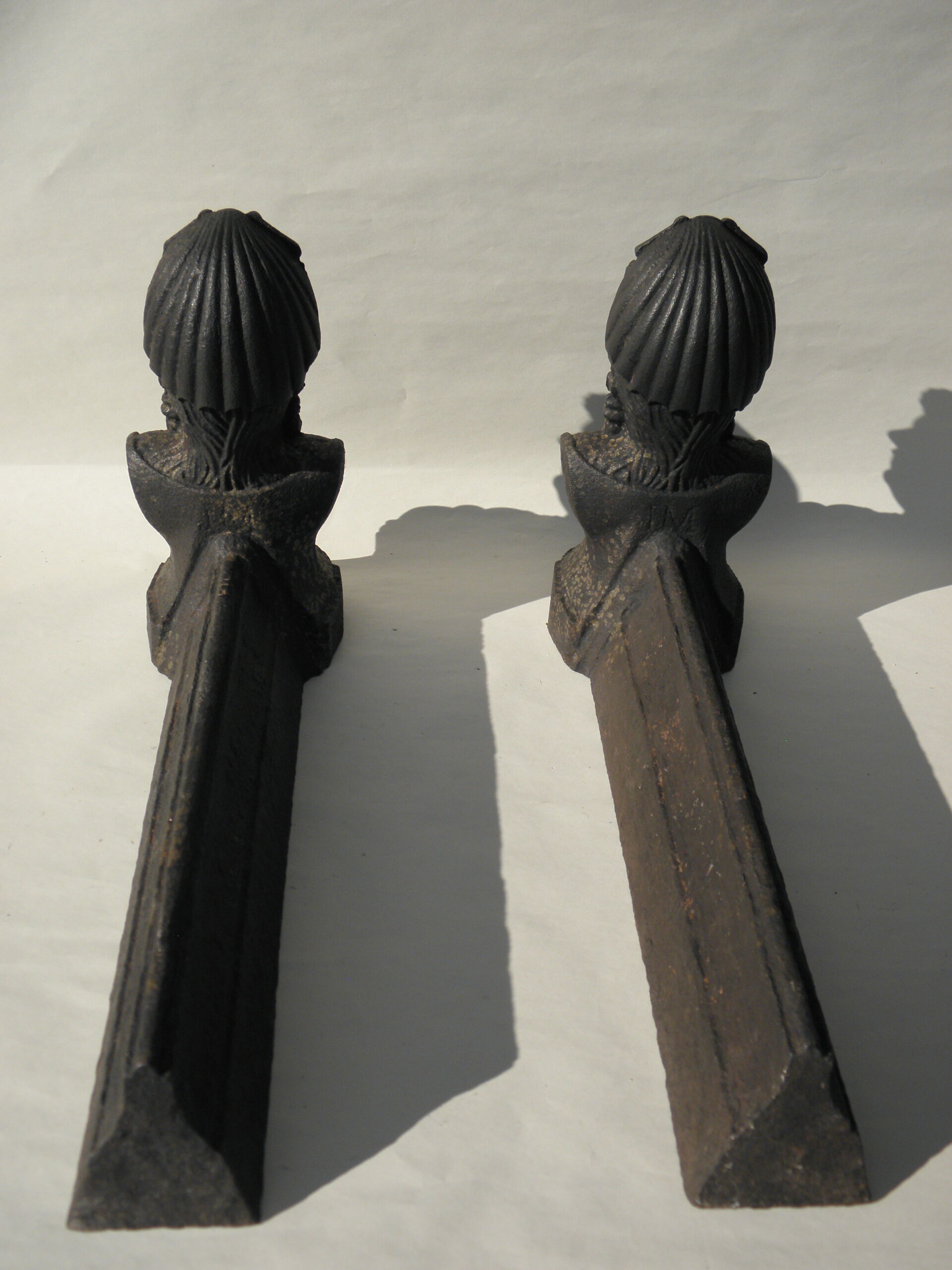 Paire de chenets en fonte