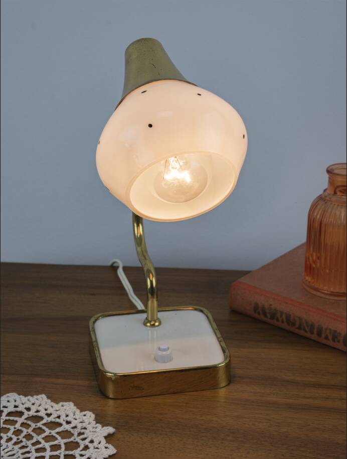 Set of 2 Vintage Mid-Century Table Lamps With Brass Stems And White Shades