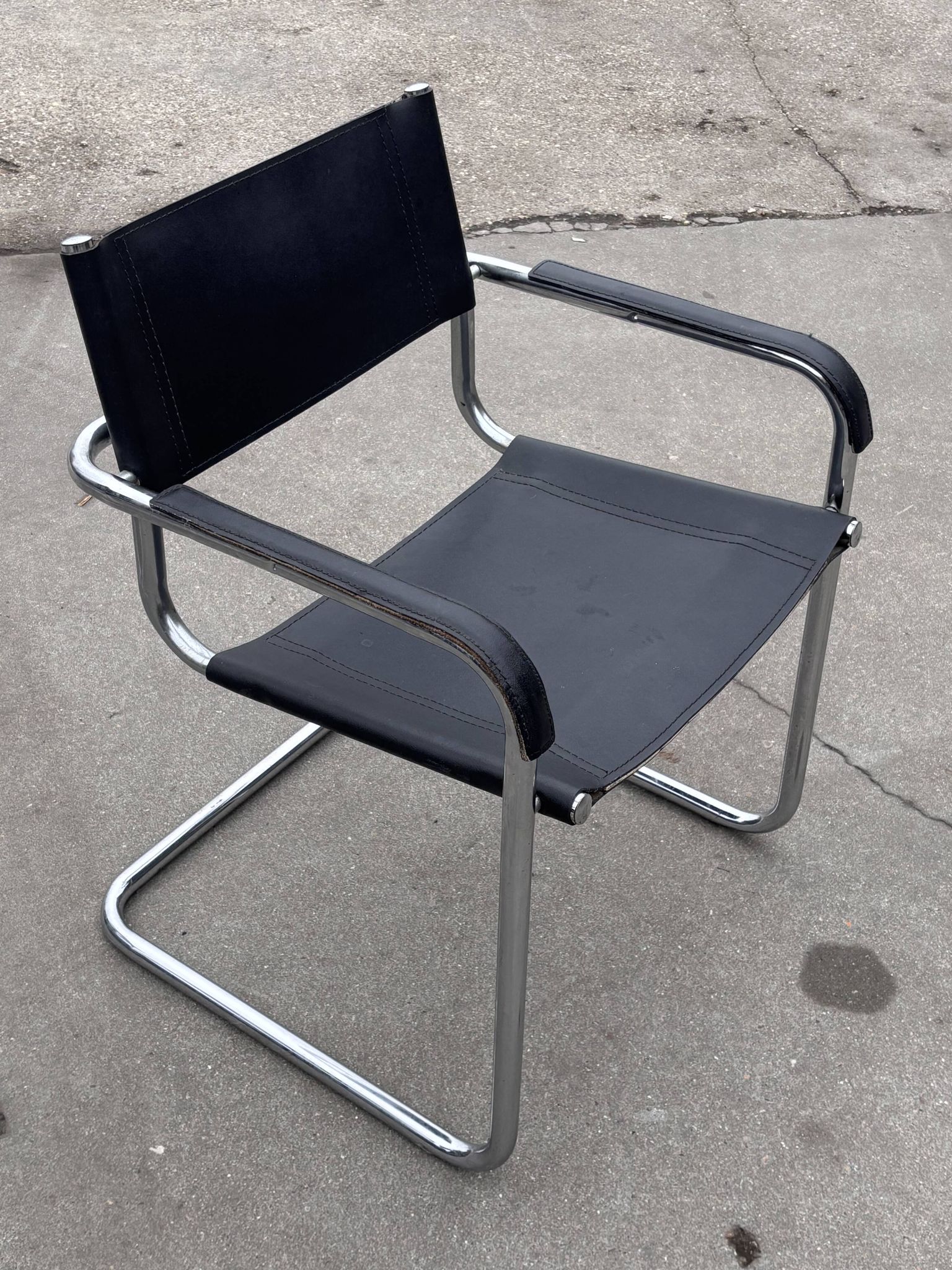 Set of 4 bauhaus cantilever chairs black leather and chrome design 80's