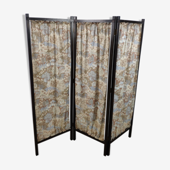 Wood screen and floral fabric