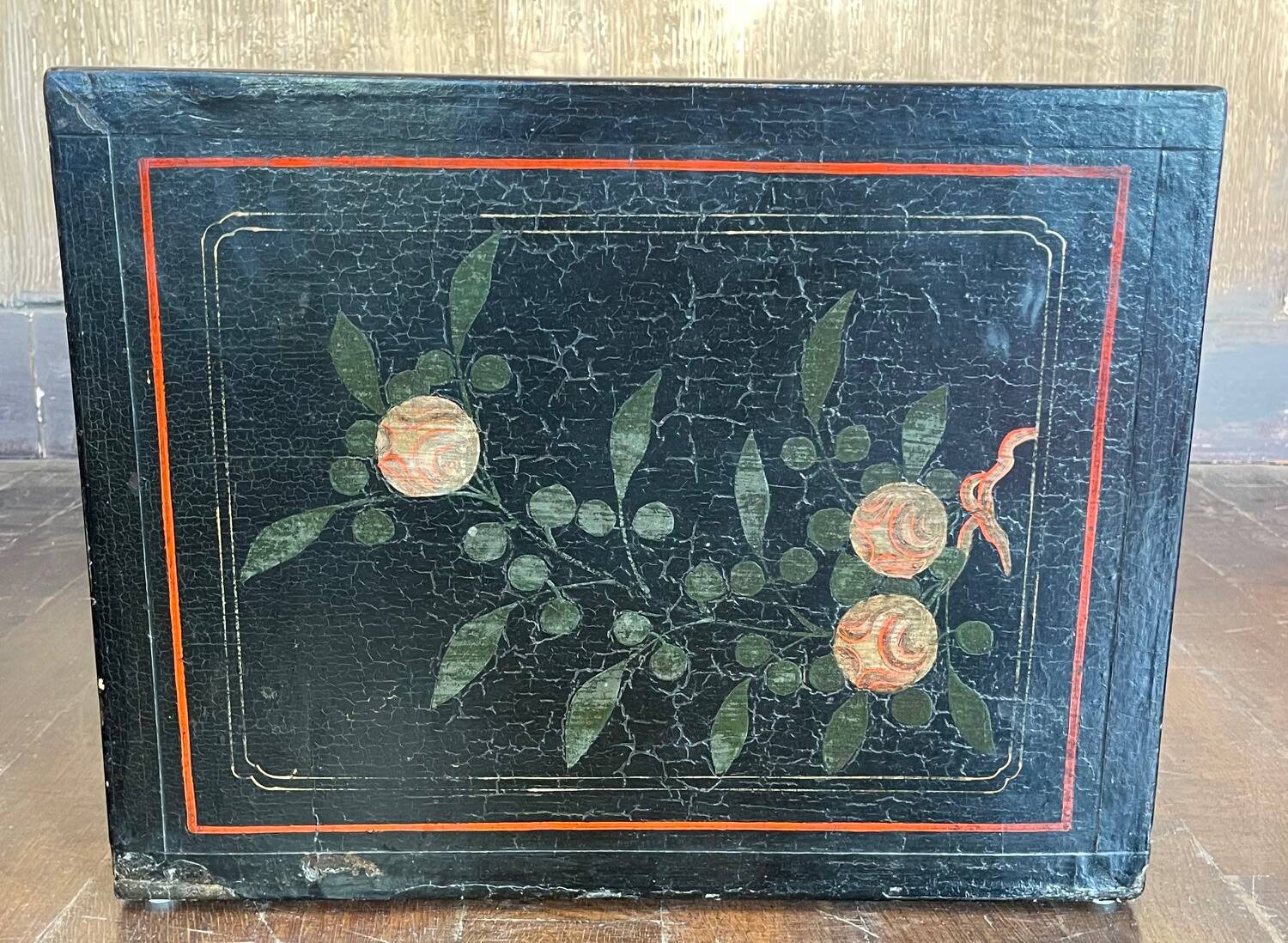 Ancient chinese chest with 2 doors