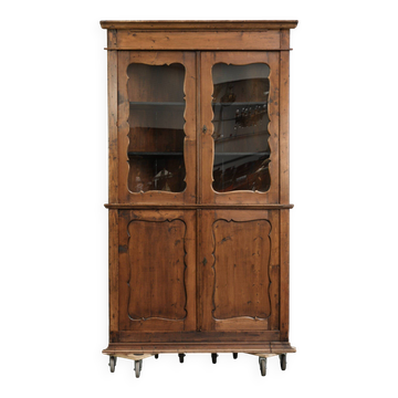Practical old pine Dutch corner cabinet with nice details and patina