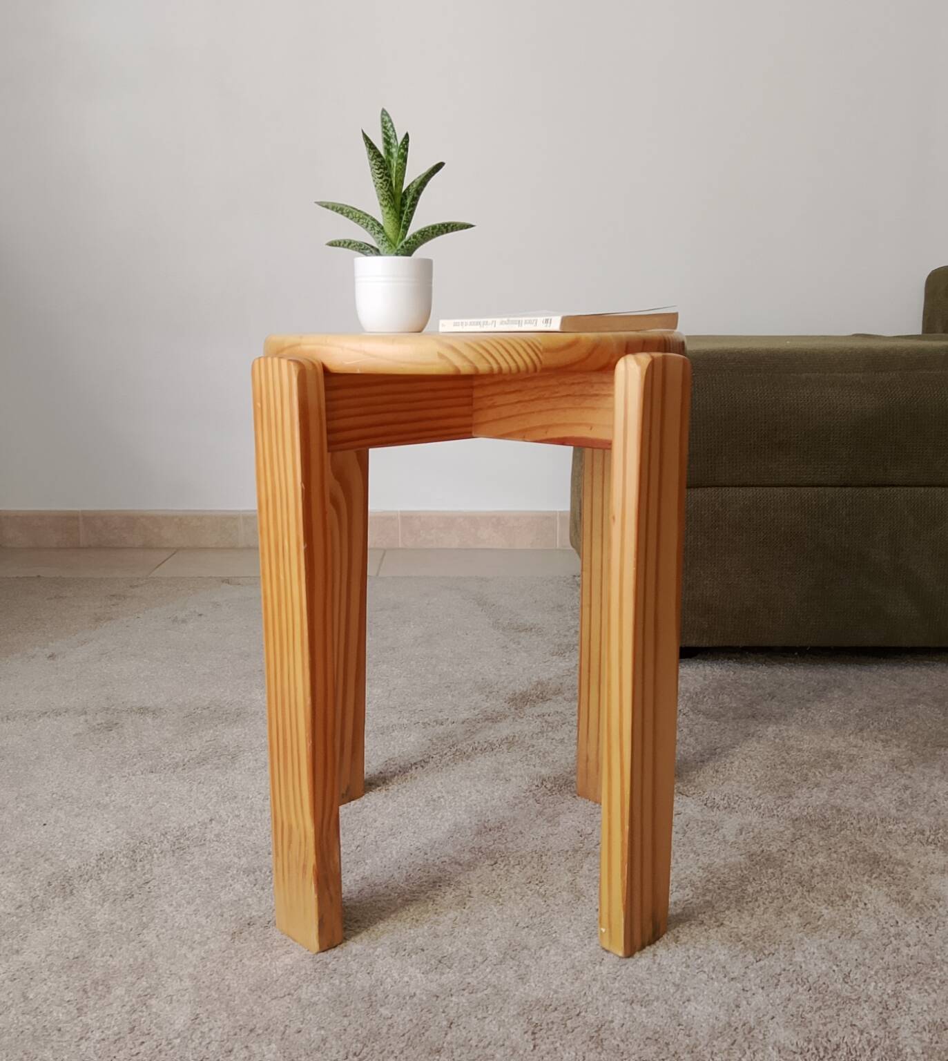 Vintage stool in solid pine chalet/Scandinavian style.