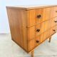Commode scandinave 3 tiroirs en chêne, boutons noirs — années 60