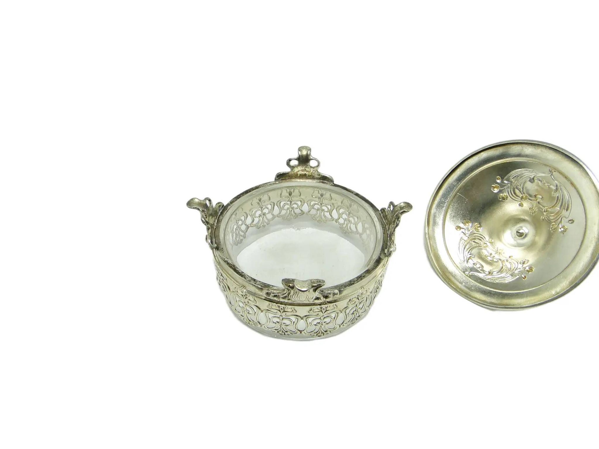 Bonbonniere, Art Nouveau, silver-plated brass, Germany, early 20th century