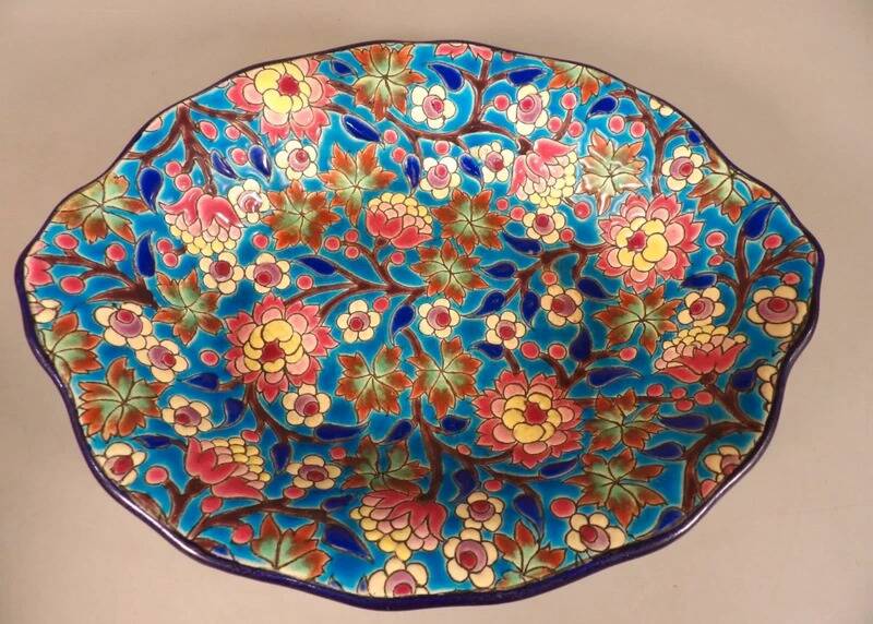 Longwy enamels – Important lobed plate with polychrome floral decoration, 20th century