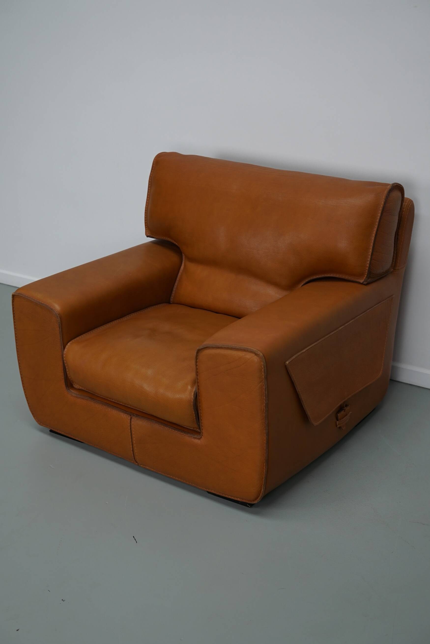 Roche Bobois leather club chair with beige/cognac collar – France, circa 1980