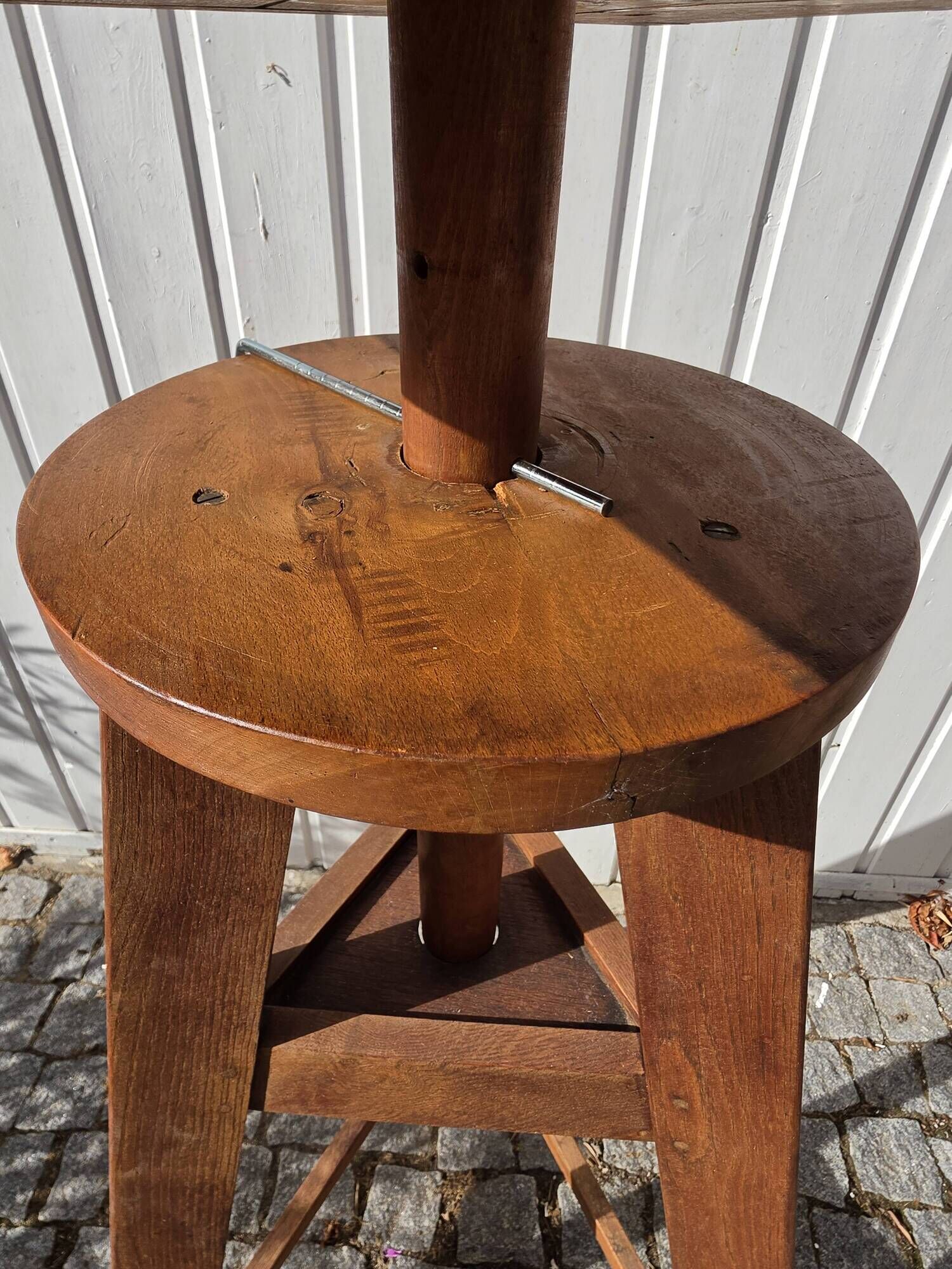 Old sculptor's pedestal