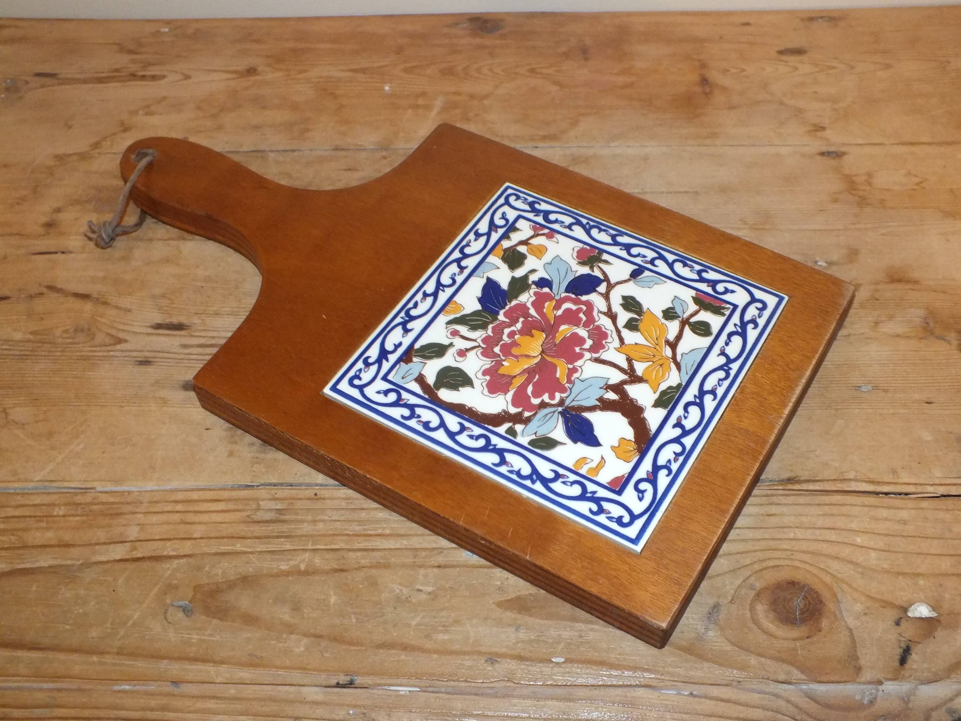 Large wooden and earthenware cutting board from Gien, Pivoines model