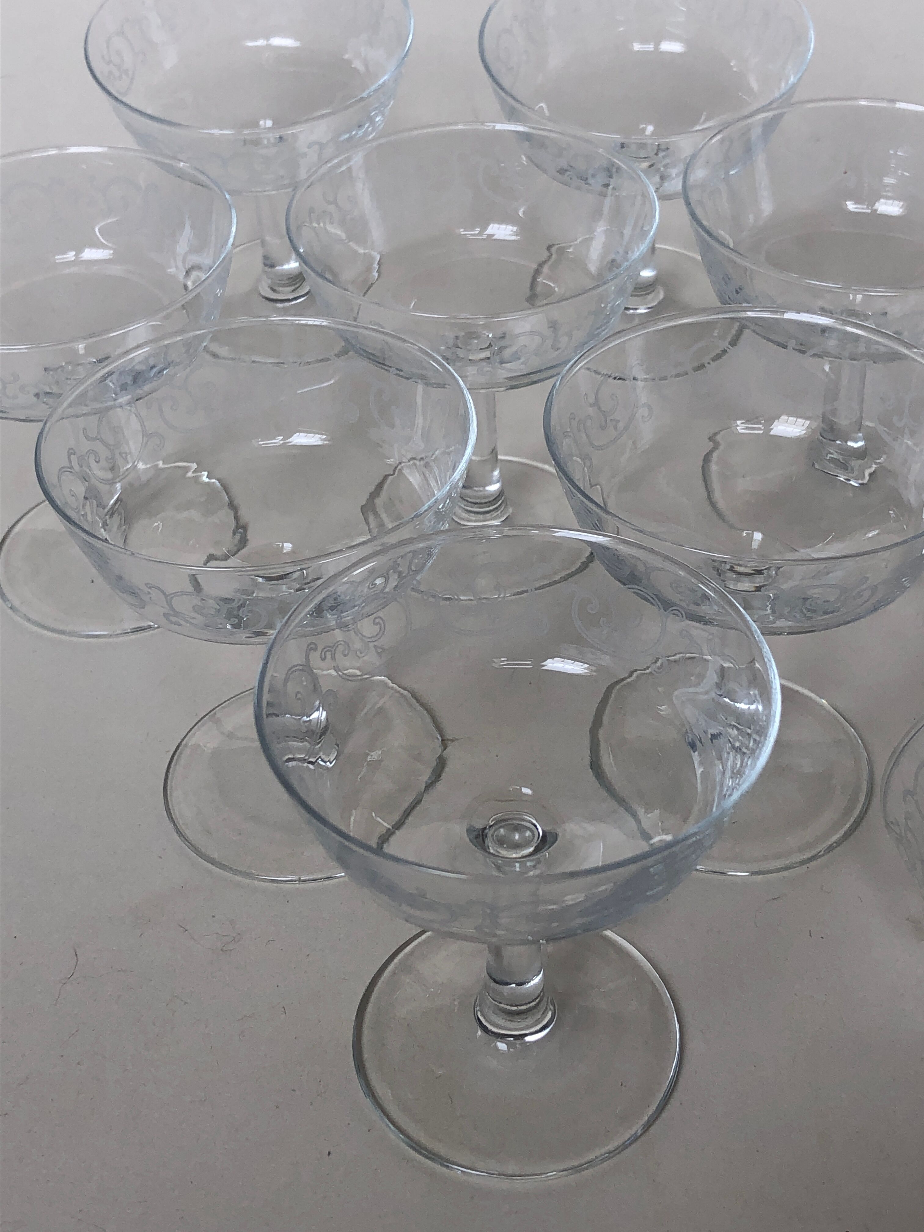 Set of 11 cups to serious champagne edged swirls white