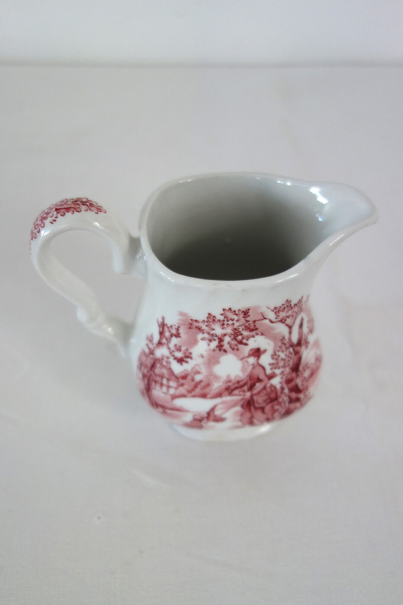 Set of 6 cups with saucers and milk jug The Hunter, England vintage