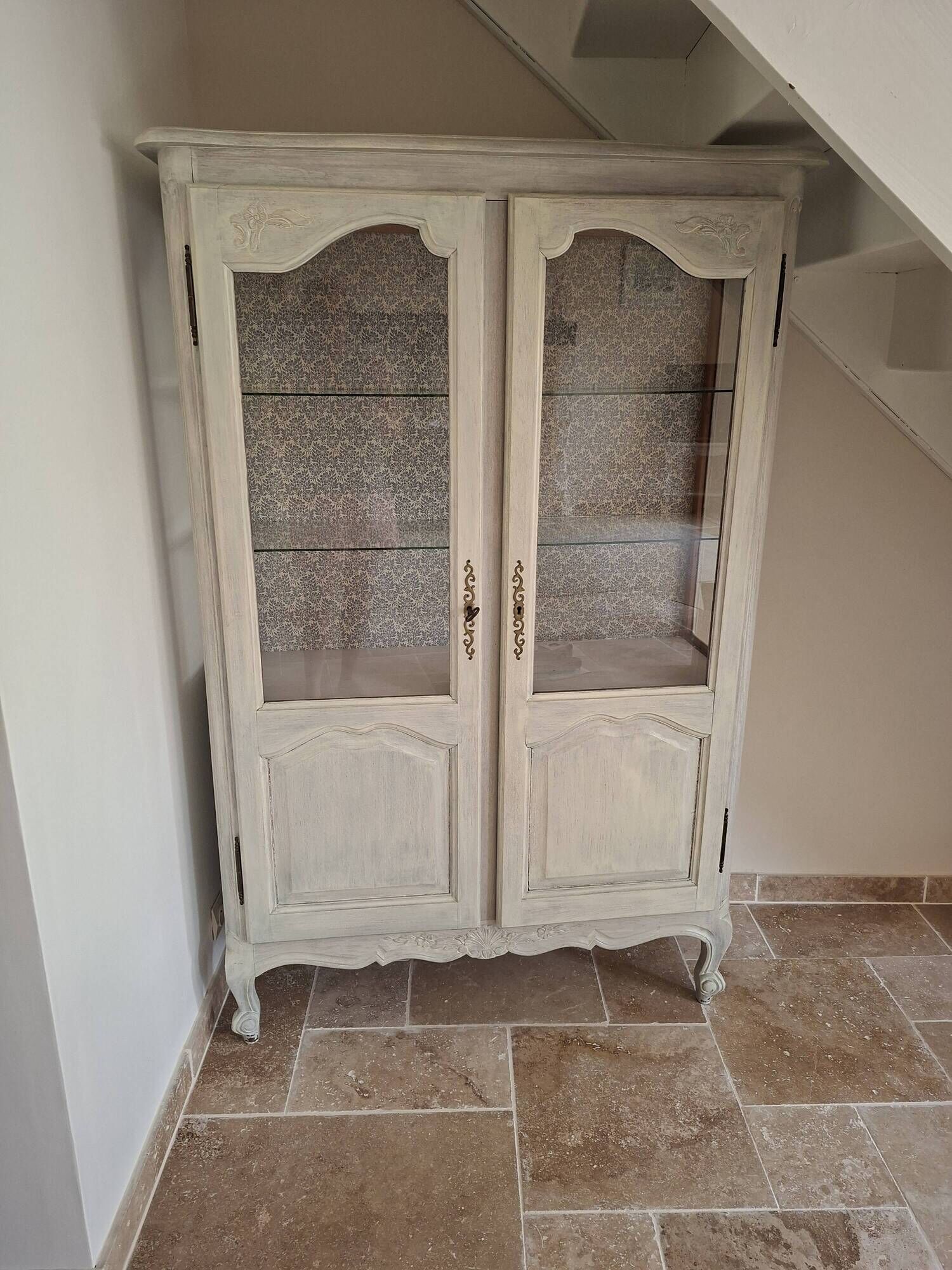 Louis XV shabby chic display cabinet