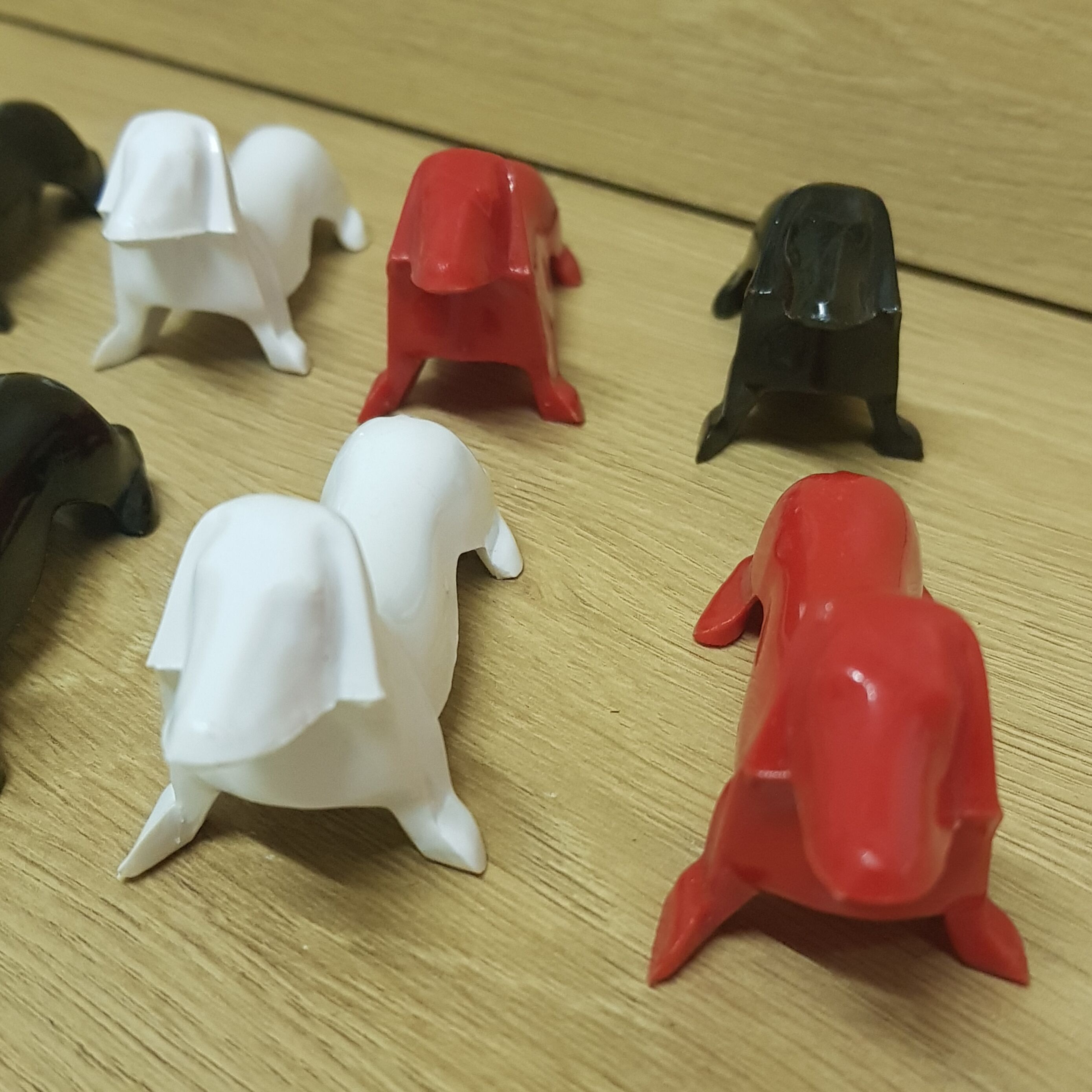 Plexiglass sausage dog cutlery rests