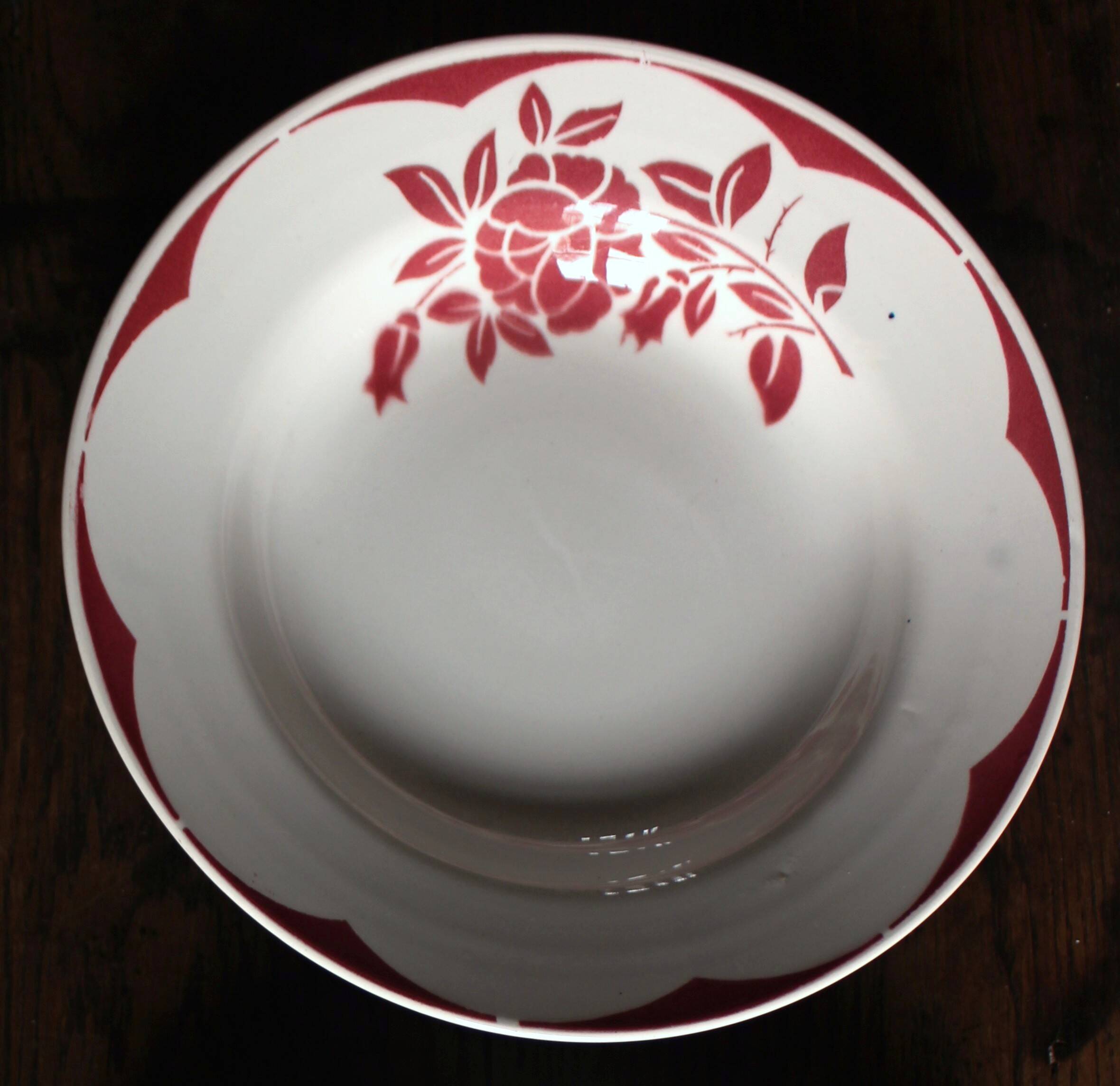 6 deep plates Marsac red Digoin Terre de fer green