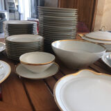 Service doré en porcelaine