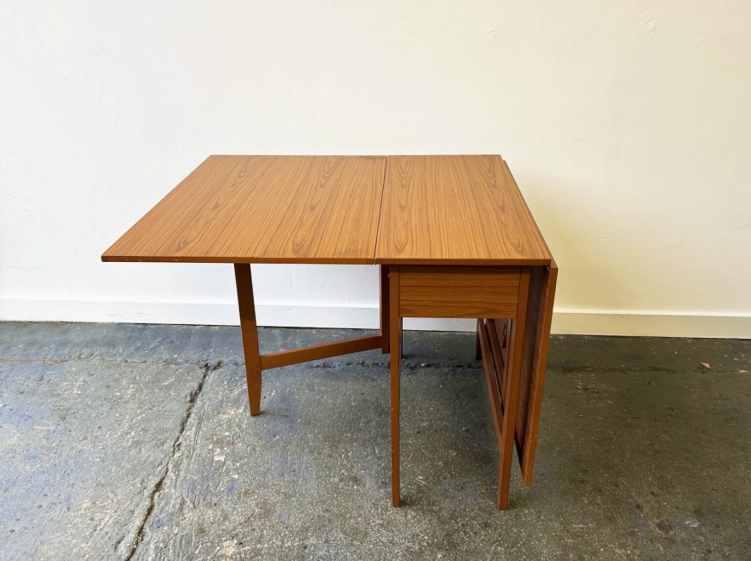 Table à manger à rabats en teck Schreiber des années 1960.
