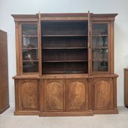 Large English library with a projection (renovated)