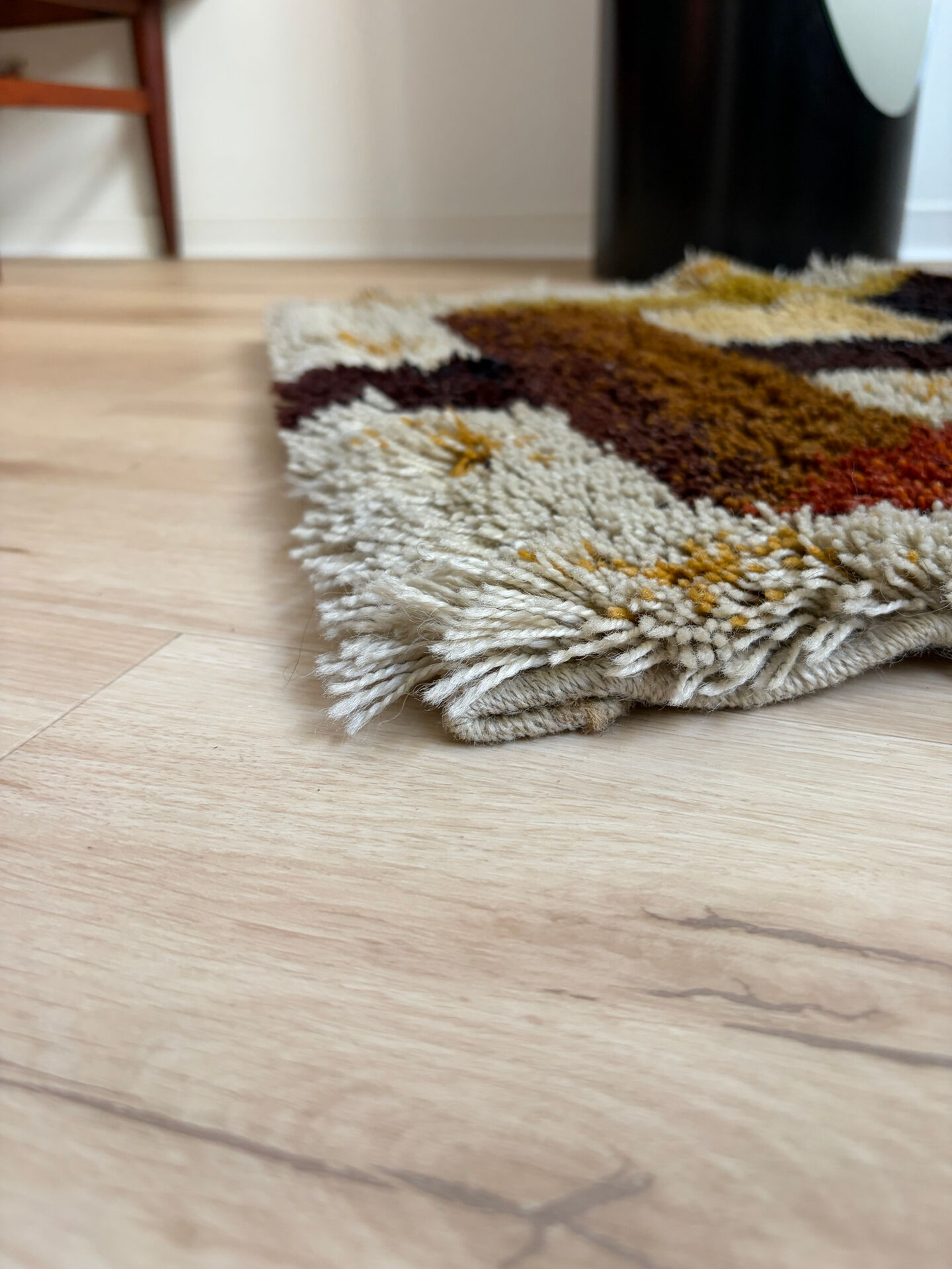 Vintage 1970s Space Age rug in long pile wool 62x115.