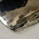 Vase pichet moderniste en métal argenté martelé Porciani Italy 1960