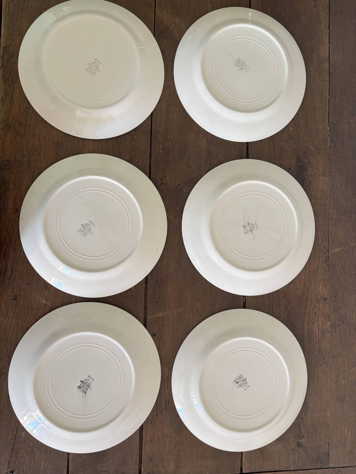 Vintage Longchamp France service – 18 graphic plates from the 1950s.