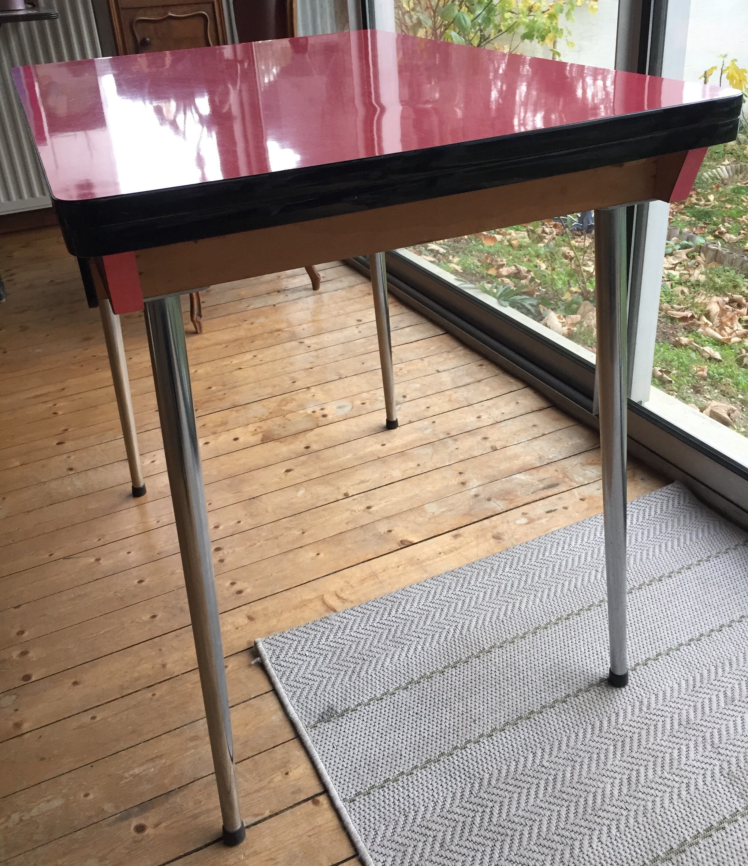 Table set and 2 vintage vintage pale red formica chairs