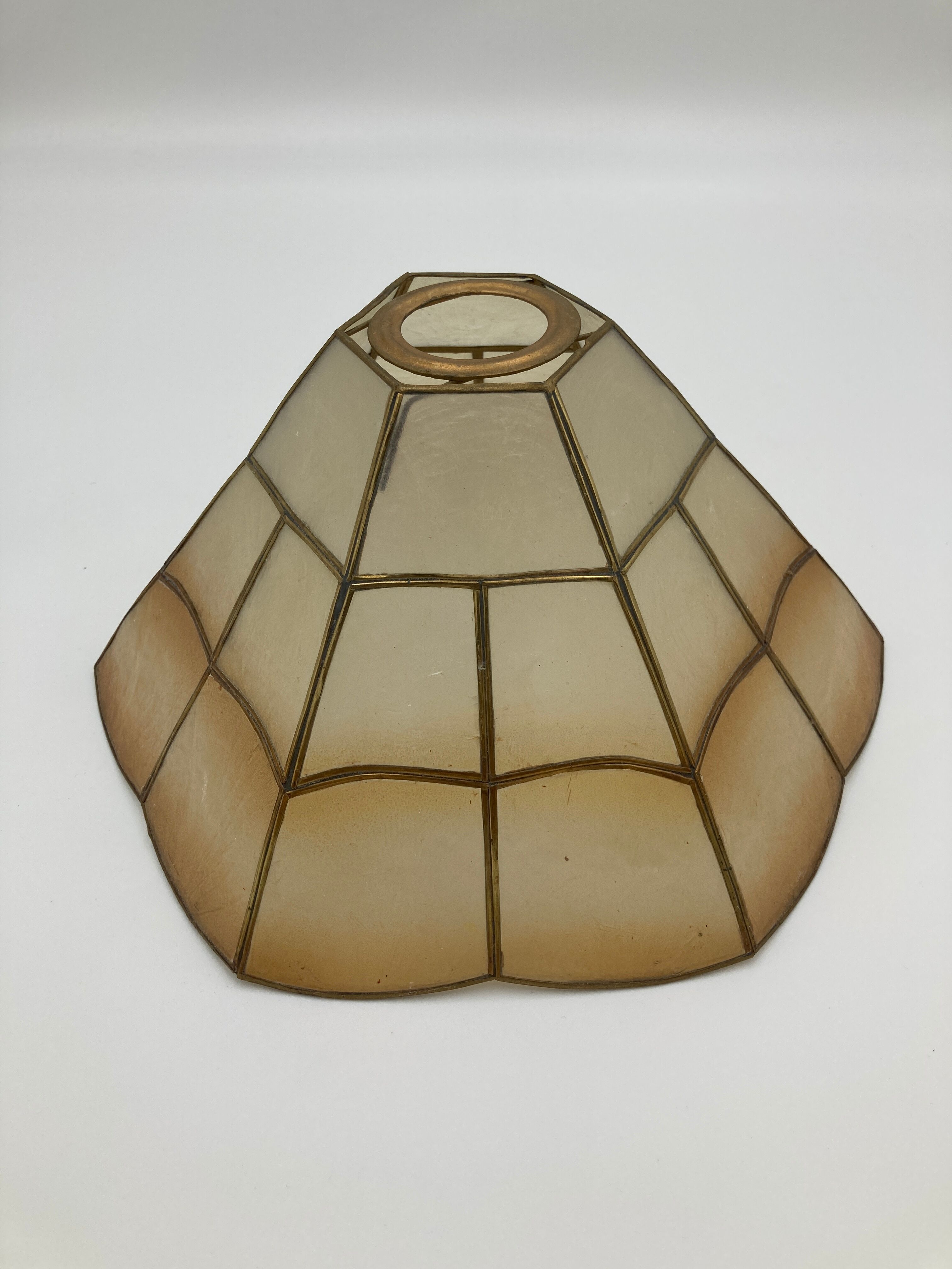 Mother-of-pearl and brass suspension