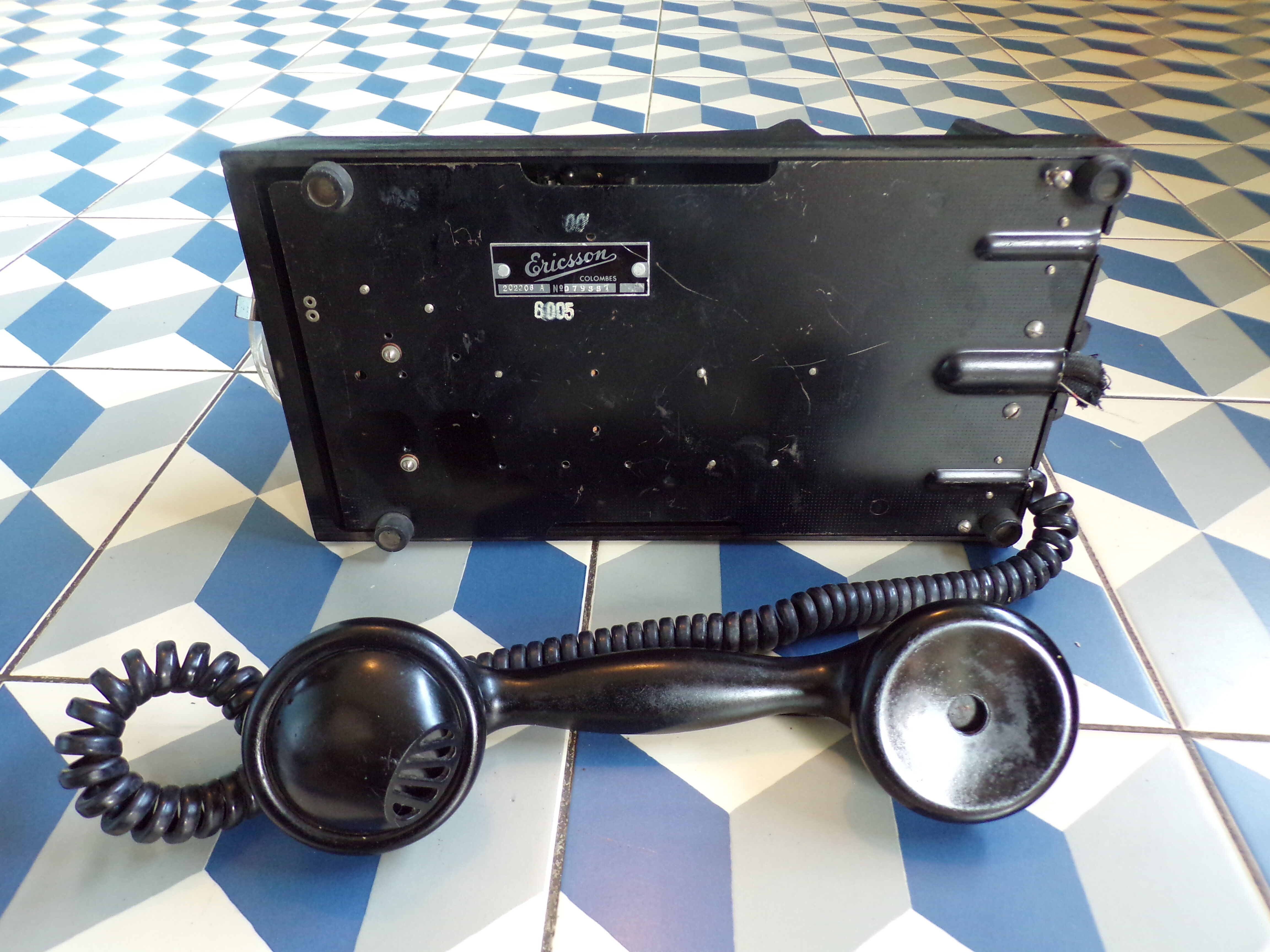 Vintage standard phone in Bakelite