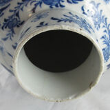 Ancient Chinese white blue potiche