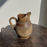 Carafe en grès du Berry beige à frises et motifs géométriques quadrillés