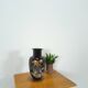 Vase vintage en porcelaine noire.