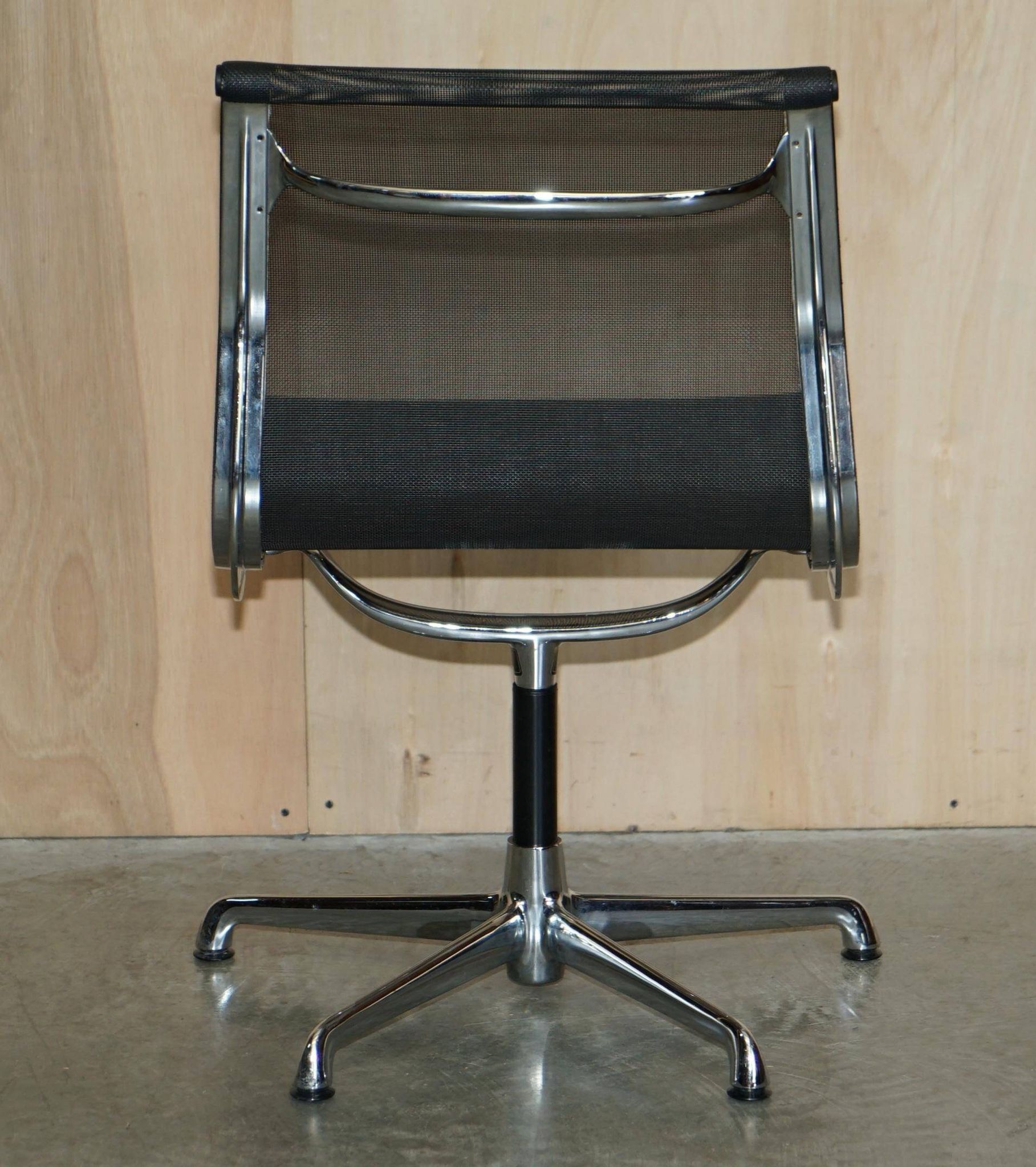 Fauteuil de bureau pivotant vintage Vitra ICF Eames EA105 Hopsak