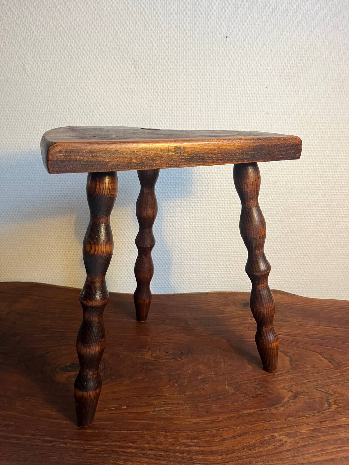 Tabouret bois tripode