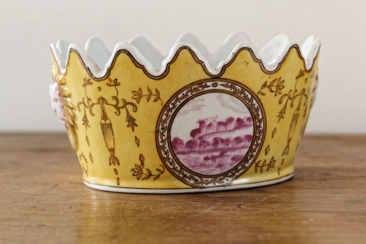 Refreshing canopy in porcelain from China