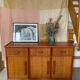 Buffet en bois ornement en rotin