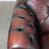 Red 2.5-seater Chesterfield sofa on wheels in English style