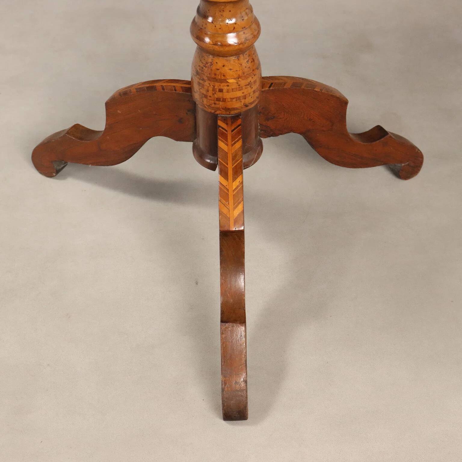 Table marquetée à motif échiquier - Rolo, XIXe siècle