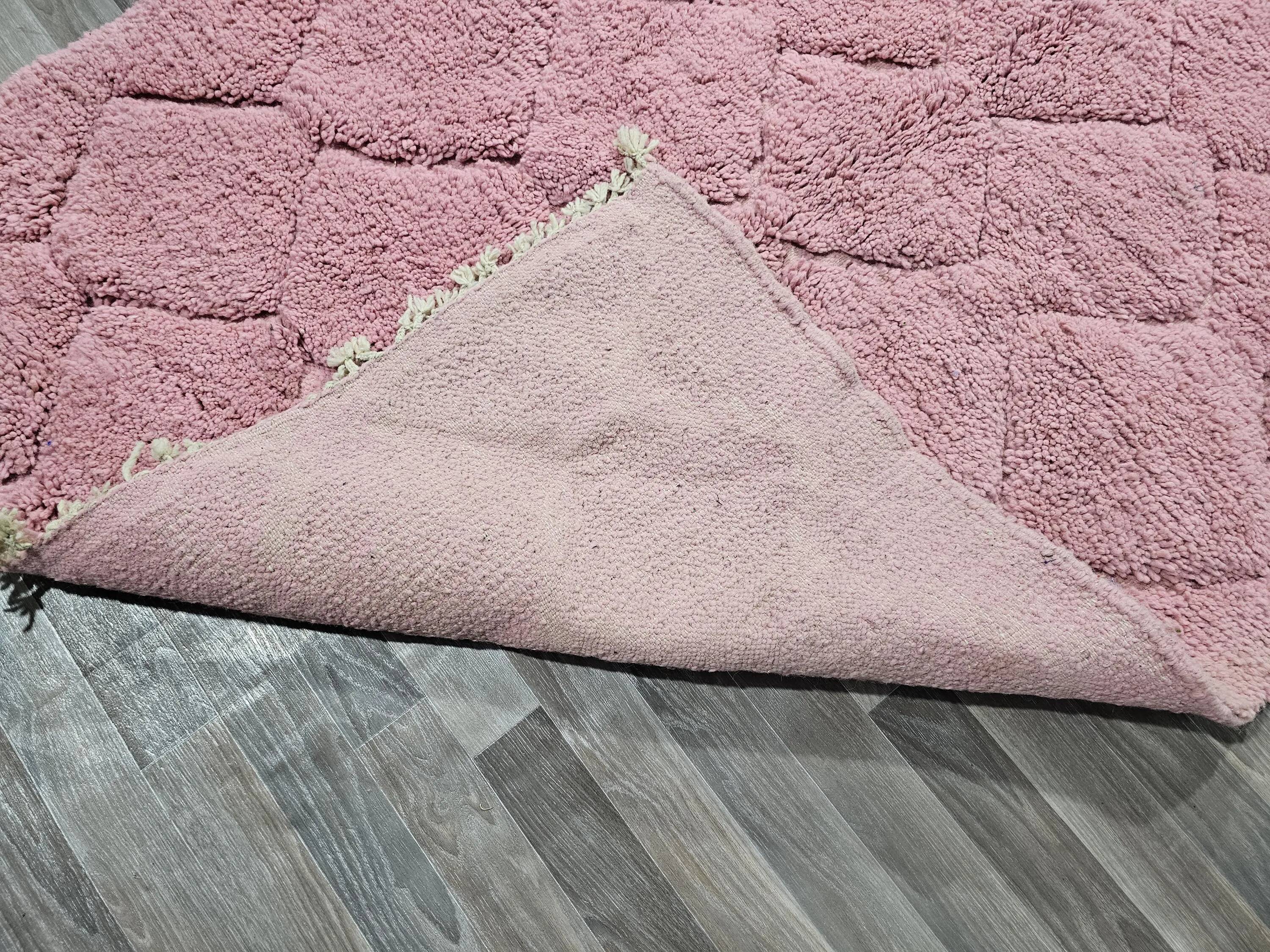 Moroccan rug 100% wool, handmade, 250x150 cm, superior quality.