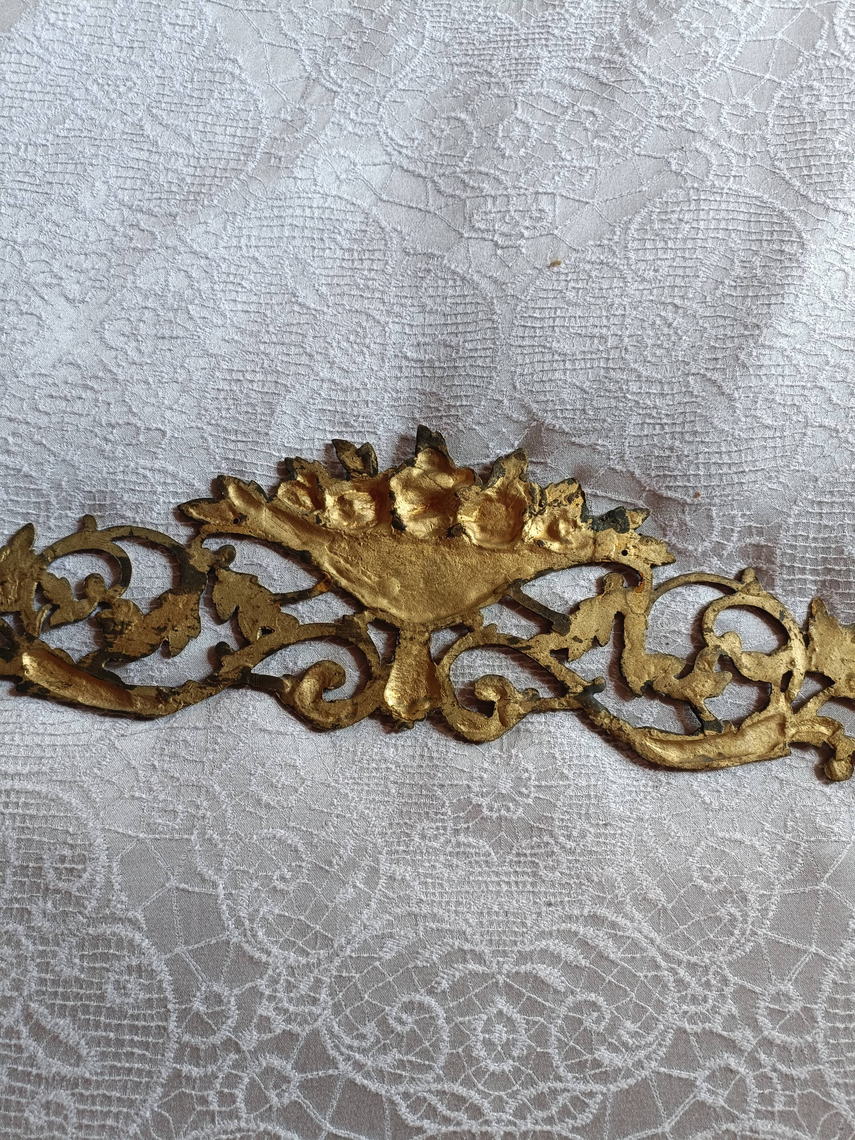 Fronton bronze doré