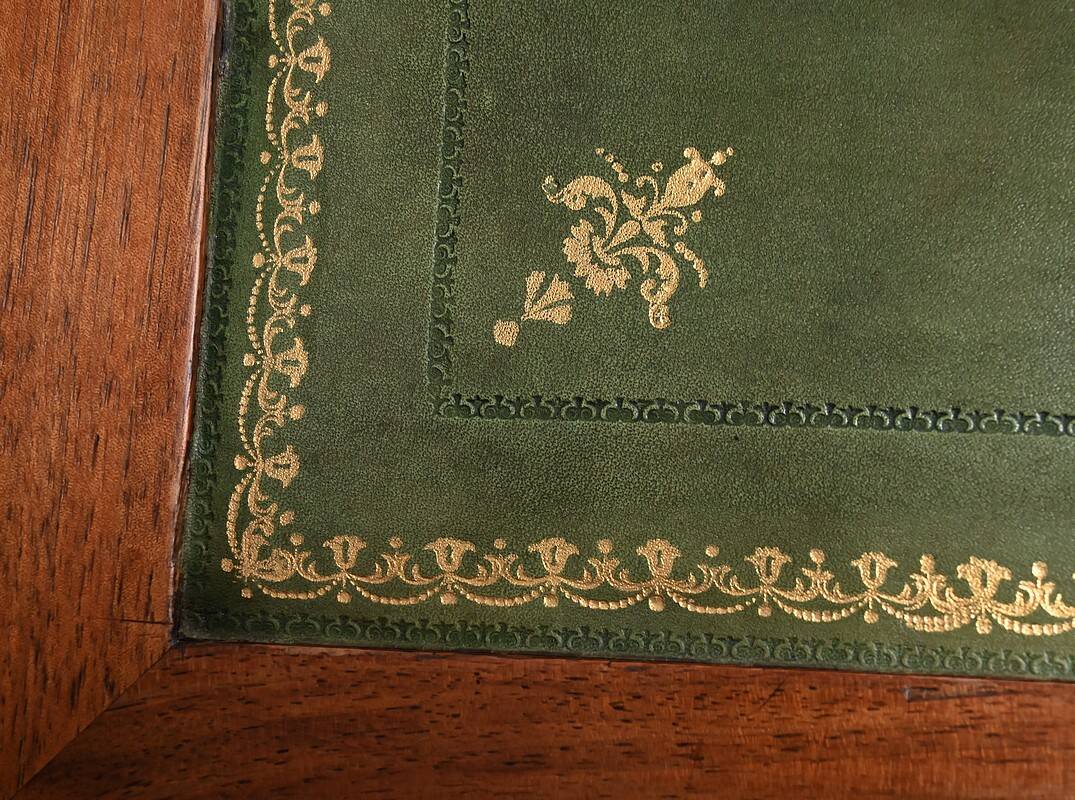 Walnut desk, Louis-Philippe style – Early 20th century