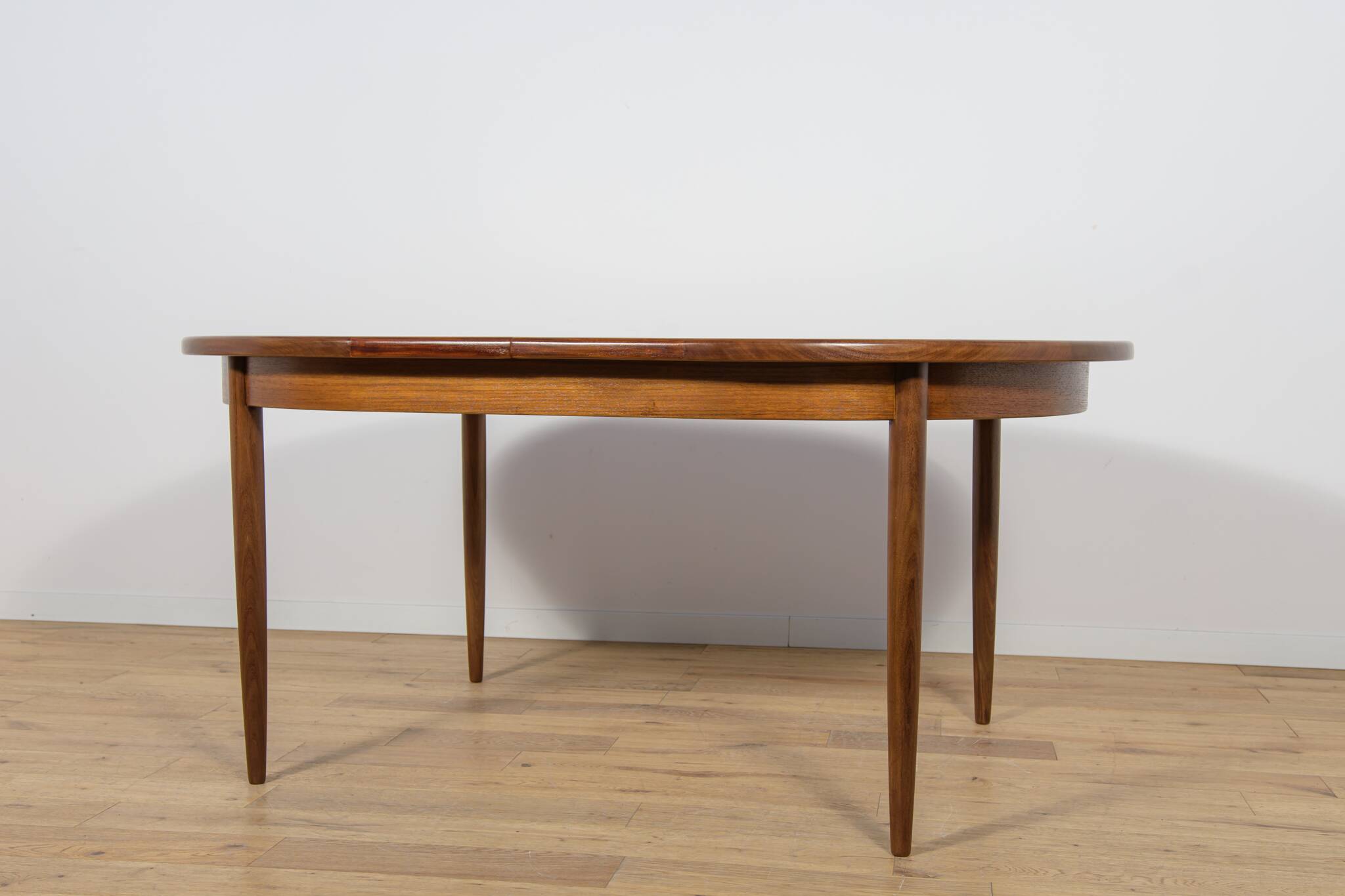 Mid-Century Modern Oval Dining Table in Teak from G-Plan, United Kngdom.